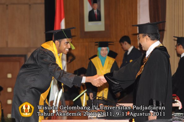 wisuda-fk-oleh-rektor-224