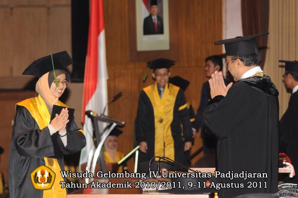 wisuda-fk-oleh-rektor-226