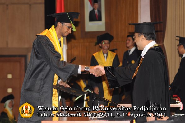 wisuda-fk-oleh-rektor-232