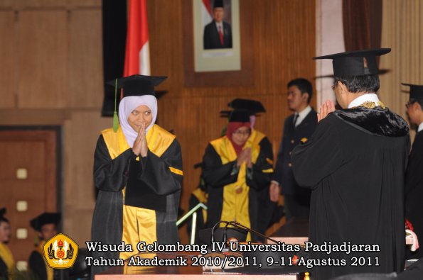 wisuda-fk-oleh-rektor-243