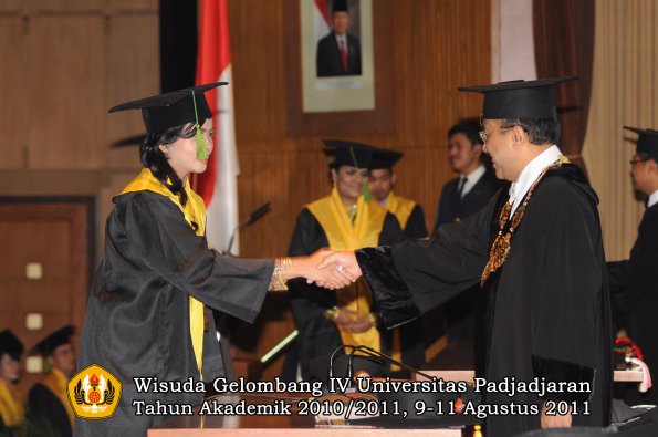 wisuda-fk-oleh-rektor-247