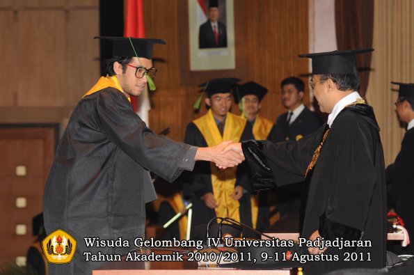 wisuda-fk-oleh-rektor-252