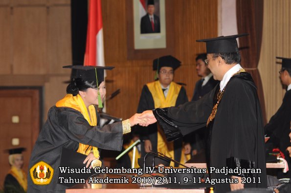 wisuda-fk-oleh-rektor-262