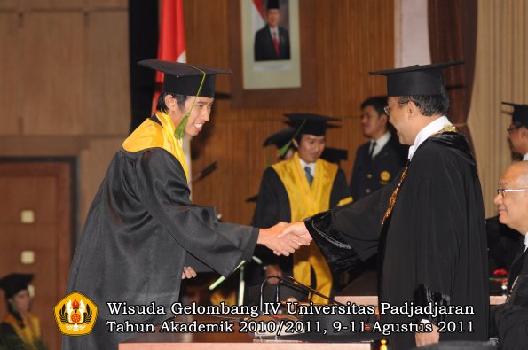 wisuda-fk-oleh-rektor-265