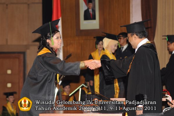 wisuda-fk-oleh-rektor-269