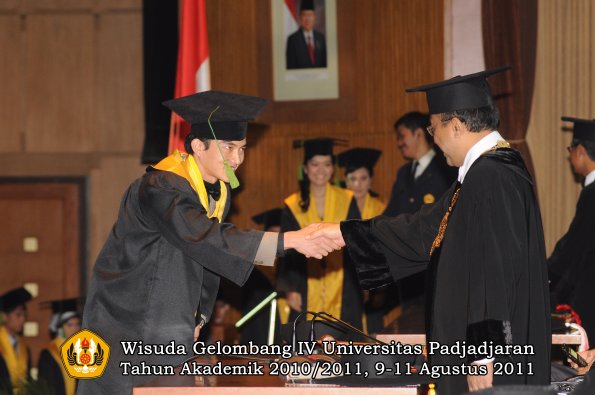 wisuda-fk-oleh-rektor-272