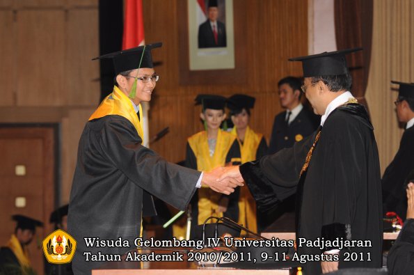 wisuda-fk-oleh-rektor-276