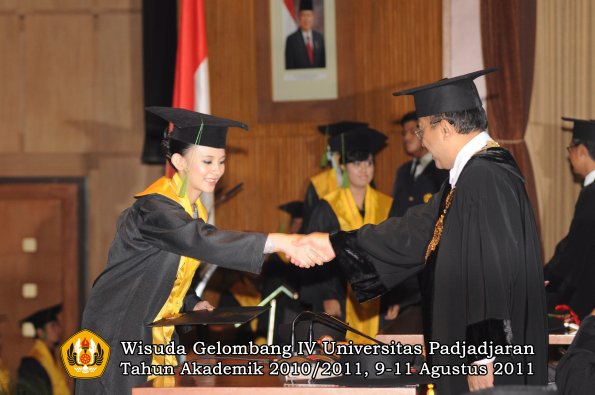 wisuda-fk-oleh-rektor-277