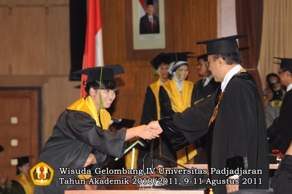 wisuda-fk-oleh-rektor-278