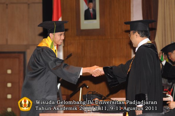 wisuda-fk-oleh-rektor-292