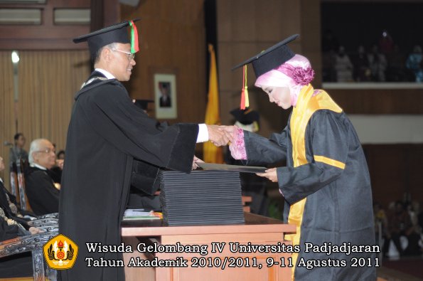 wisuda-fmipa-oleh-dekan-003