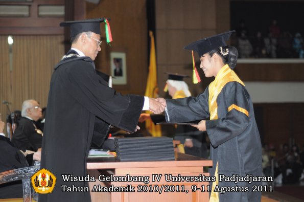 wisuda-fmipa-oleh-dekan-023