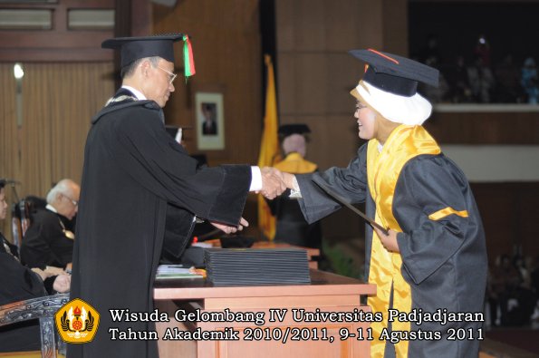 wisuda-fmipa-oleh-dekan-027