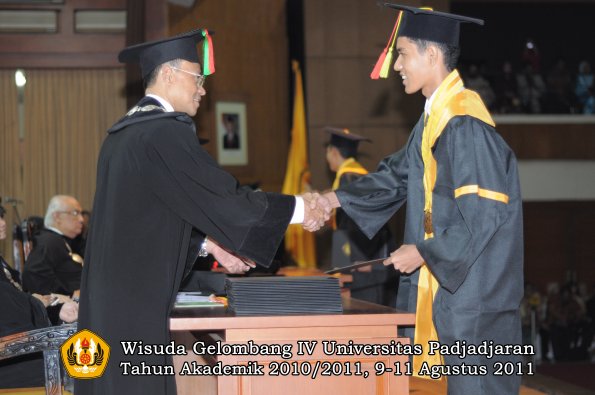 wisuda-fmipa-oleh-dekan-029