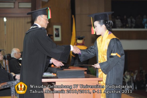 wisuda-fmipa-oleh-dekan-033