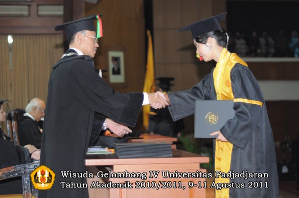 wisuda-fmipa-oleh-dekan-034