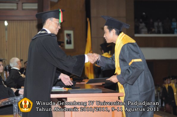 wisuda-fmipa-oleh-dekan-044