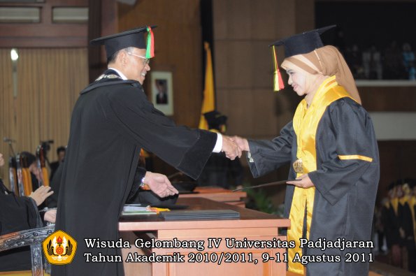 wisuda-fmipa-oleh-dekan-045