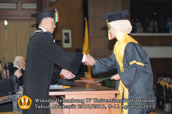 wisuda-fmipa-oleh-dekan-049