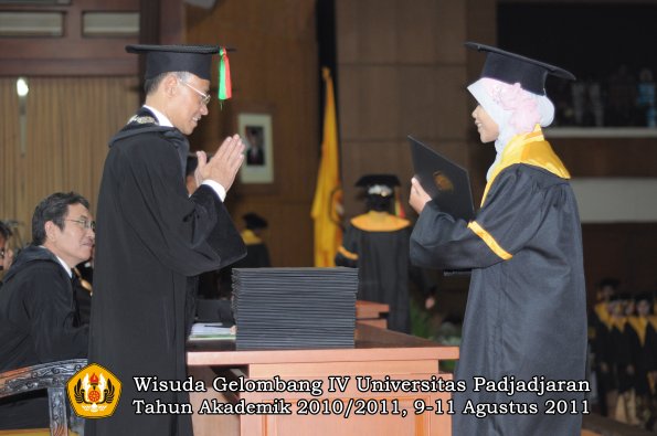 wisuda-fmipa-oleh-dekan-058