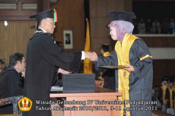 wisuda-fmipa-oleh-dekan-063