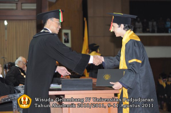 wisuda-fmipa-oleh-dekan-079