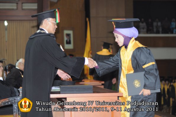 wisuda-fmipa-oleh-dekan-088