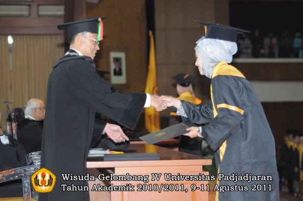 wisuda-fmipa-oleh-dekan-097