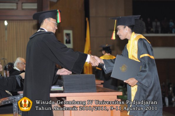 wisuda-fmipa-oleh-dekan-118