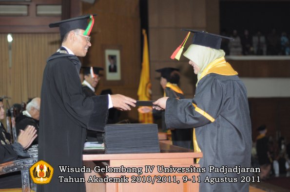 wisuda-fmipa-oleh-dekan-119