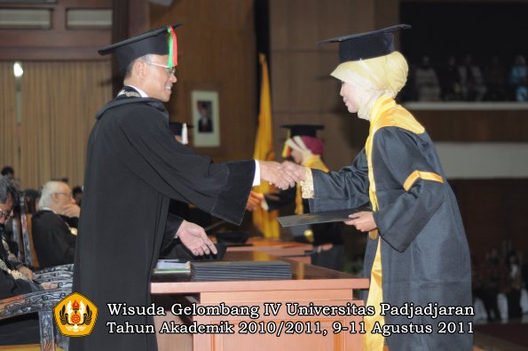 wisuda-fmipa-oleh-dekan-145