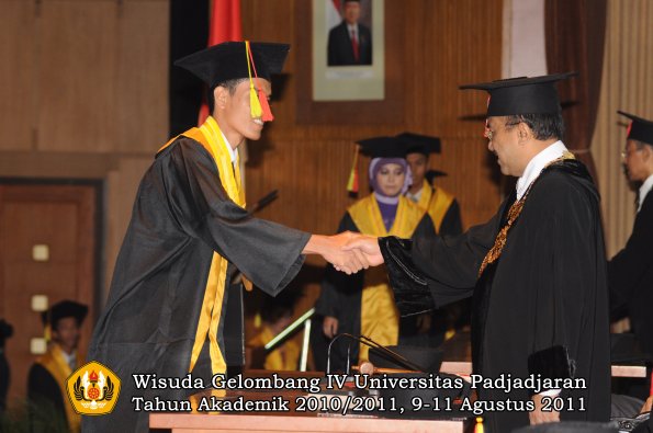 wisuda-fmipa-oleh-rektor-029