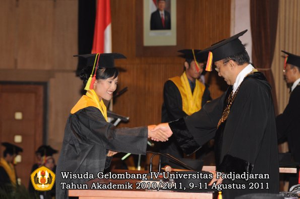 wisuda-fmipa-oleh-rektor-039