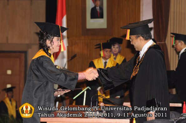 wisuda-fmipa-oleh-rektor-061