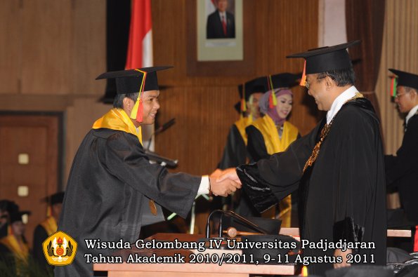 wisuda-fmipa-oleh-rektor-062