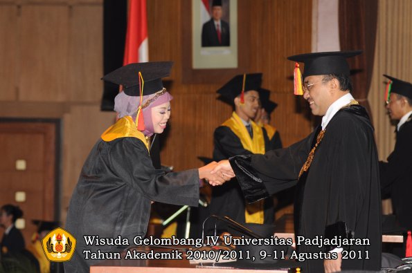 wisuda-fmipa-oleh-rektor-063