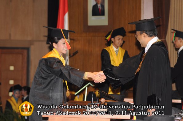 wisuda-fmipa-oleh-rektor-067