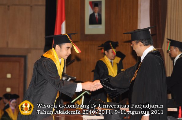 wisuda-fmipa-oleh-rektor-072