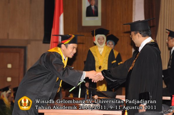 wisuda-fmipa-oleh-rektor-073