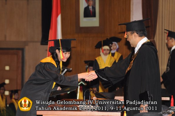 wisuda-fmipa-oleh-rektor-081