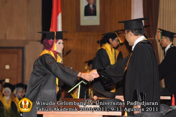 wisuda-fmipa-oleh-rektor-089