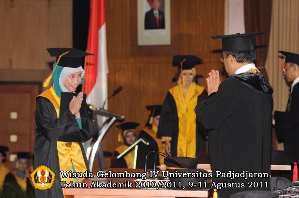 wisuda-fmipa-oleh-rektor-103