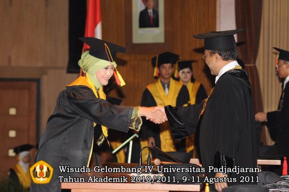 wisuda-fmipa-oleh-rektor-105