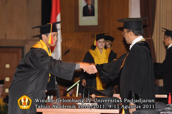 wisuda-fmipa-oleh-rektor-106