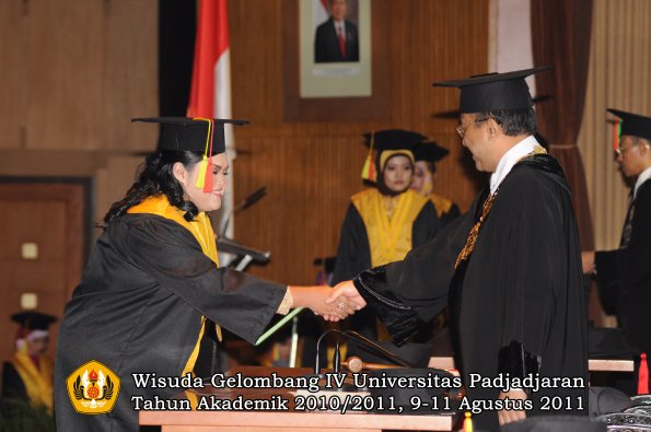 wisuda-fmipa-oleh-rektor-107