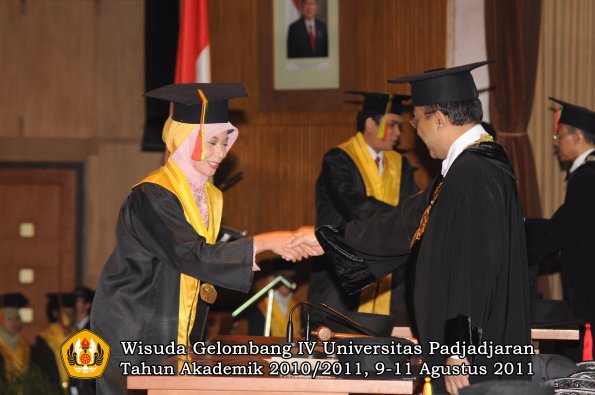 wisuda-fmipa-oleh-rektor-109