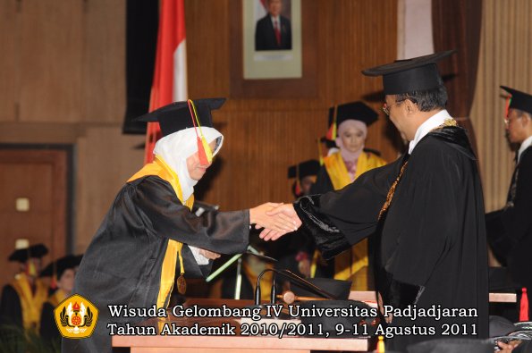 wisuda-fmipa-oleh-rektor-114