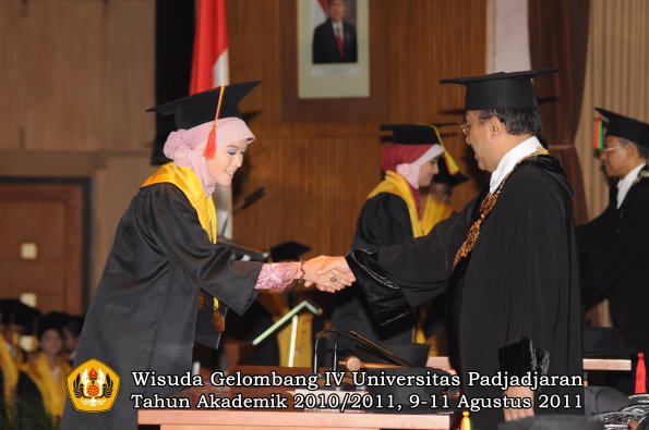 wisuda-fmipa-oleh-rektor-115