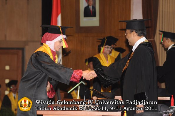 wisuda-fmipa-oleh-rektor-116