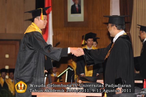 wisuda-fmipa-oleh-rektor-120